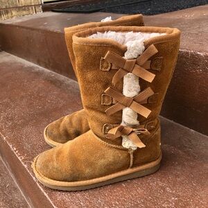 Kookaburra by Ugg Victoria Tall Boots Girls Size 2 Chestnut Brown Bows